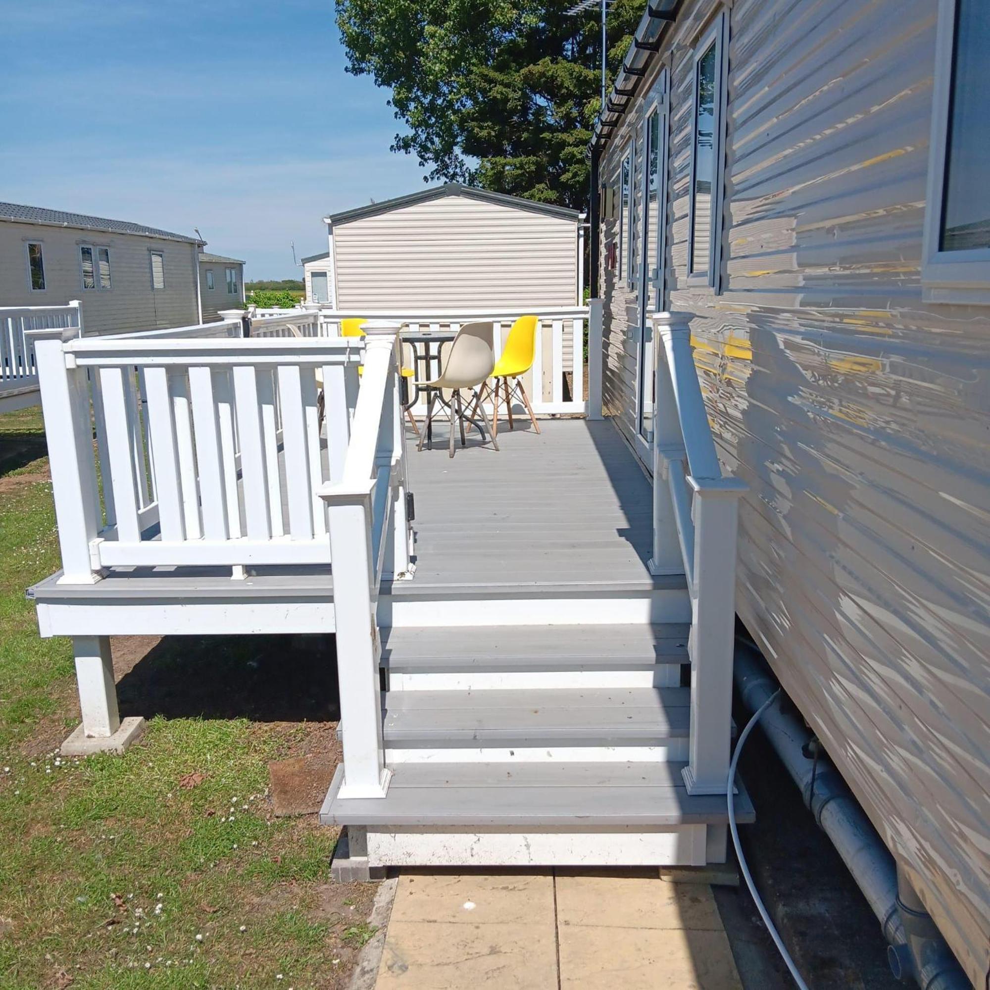 Great 8 Berth Caravan For Hire At Seawick Holiday Park In Essex Ref 27227Sw クラクトン・オン・シー エクステリア 写真